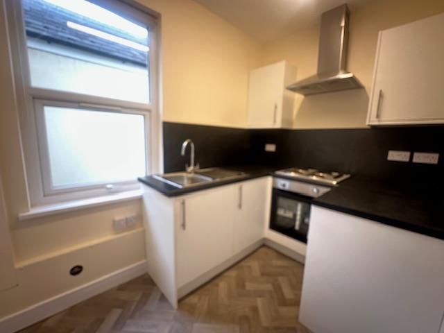 Property photo 3 of 10 Kitchen.Jpg