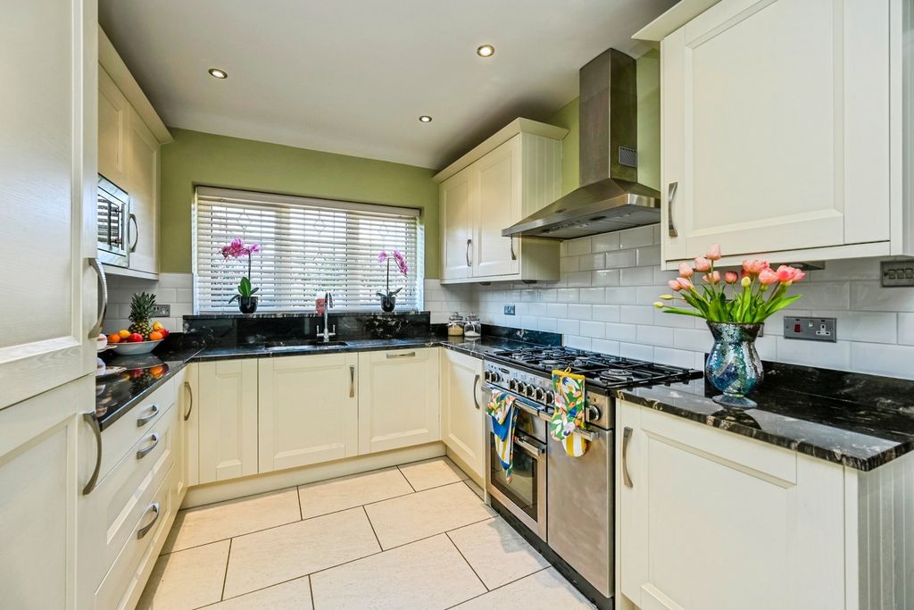Property photo 2 of 23 Kitchen