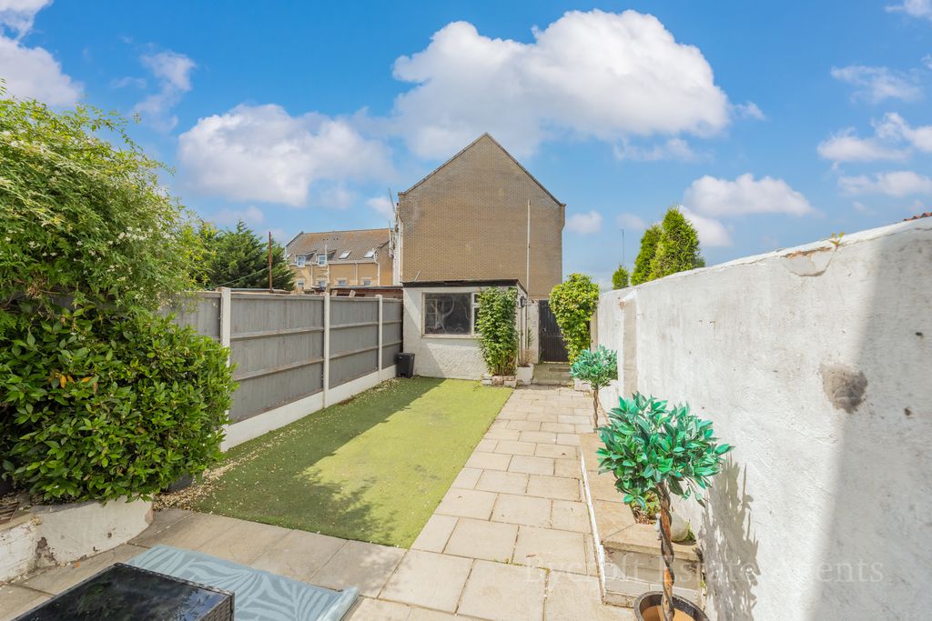 Property photo 2 of 15