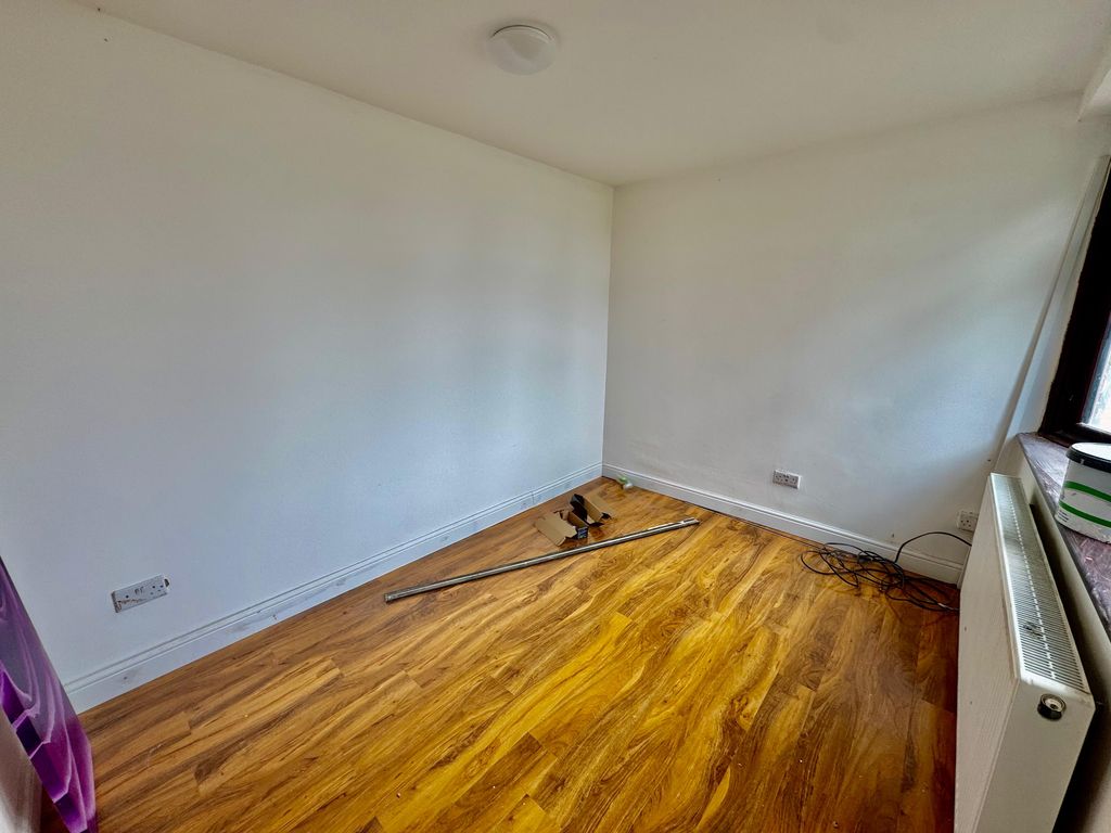 Property photo 3 of 28