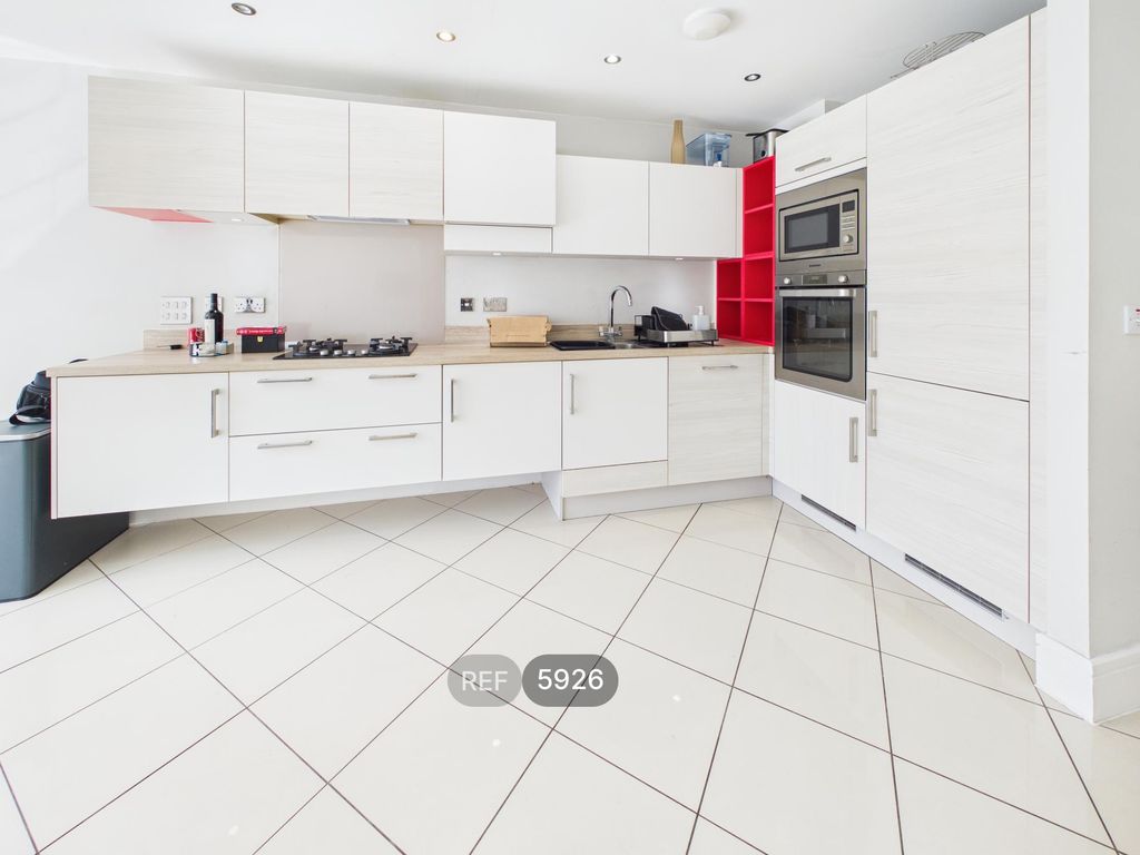 Property photo 3 of 19 Kitchen