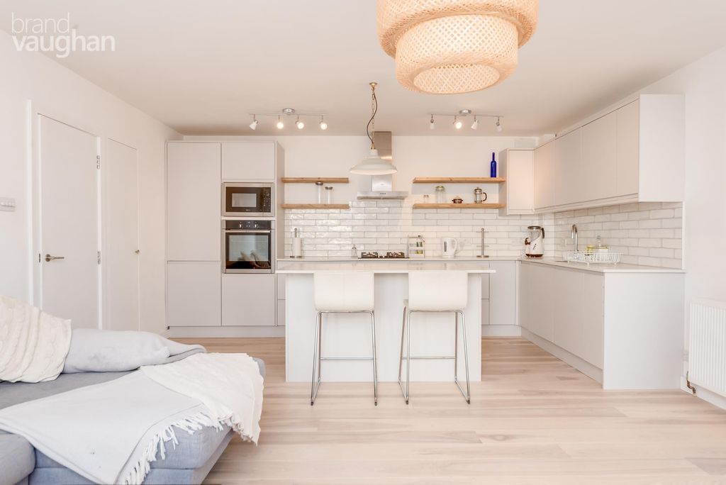 Property photo 2 of 11 Kitchen