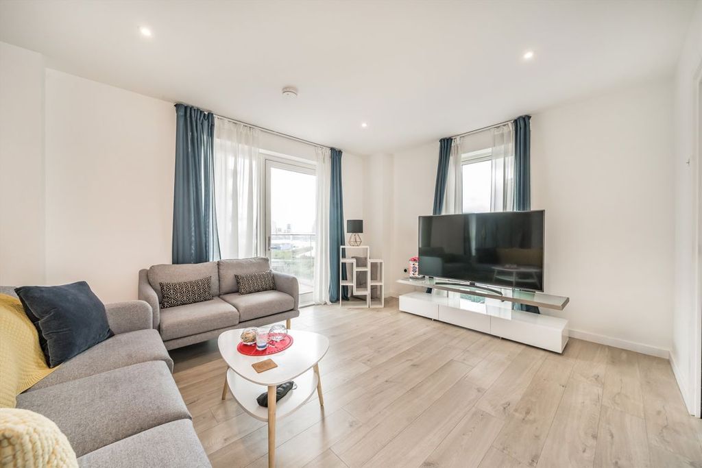 Property photo 3 of 12