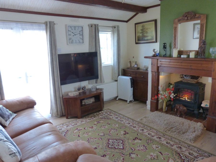 Property photo 3 of 17 Lounge