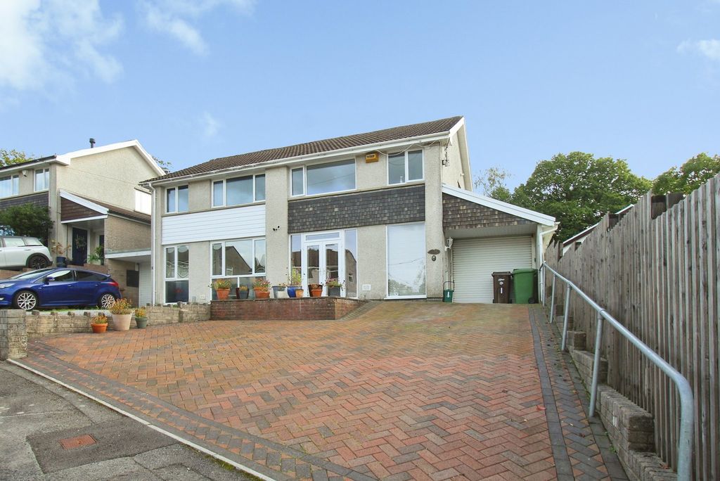 Property photo 1 of 31