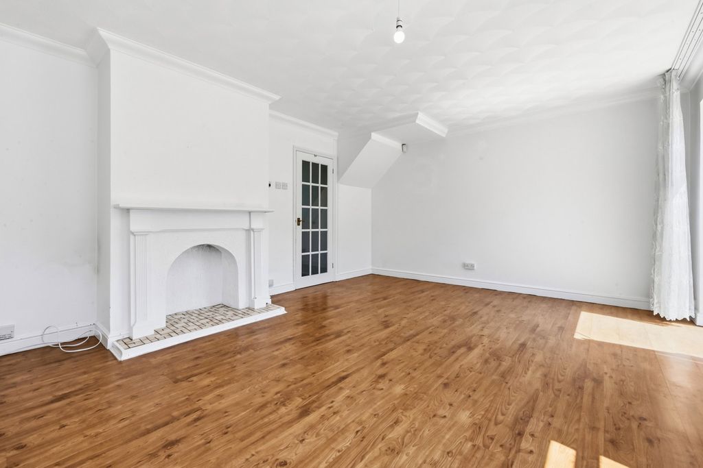 Property photo 3 of 27