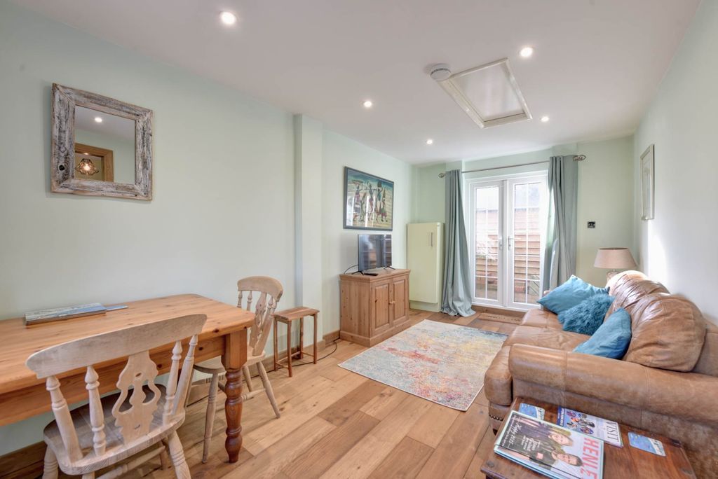 Property photo 2 of 6