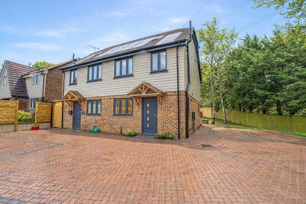 Property photo 1 of 21 5A58249F-25De-44ee-9Daa-F8A30Fe26E32.Png