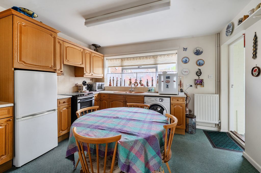 Property photo 3 of 17 1459516-8-6A06E29...