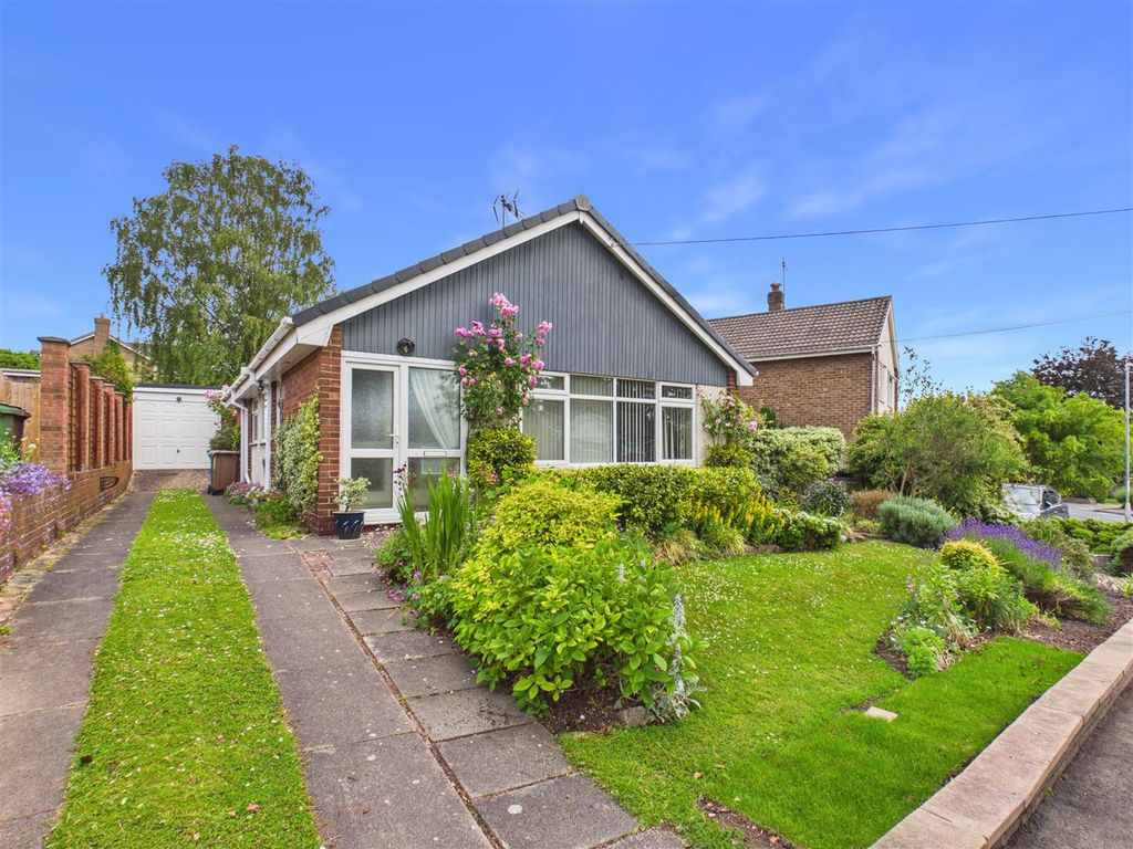 Property photo 1 of 17 Parklands Drive, North Ferriby - Main