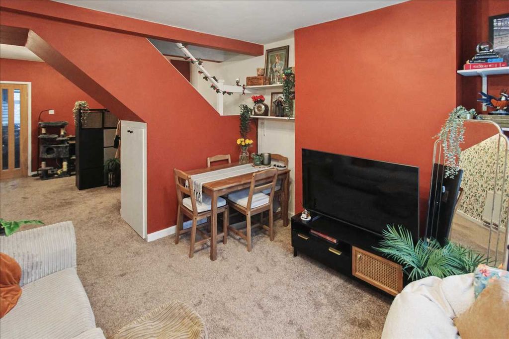 Property photo 2 of 15 Lounge