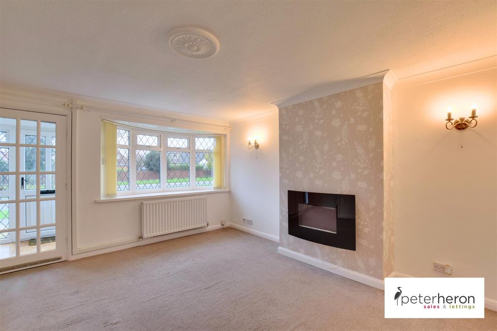 Property photo 3 of 17 Kitchen/Diner