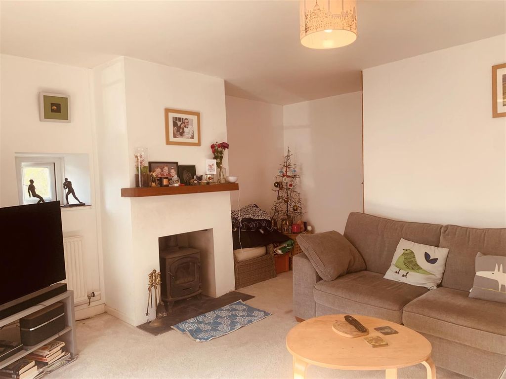 Property photo 3 of 13 Lounge.Jpg