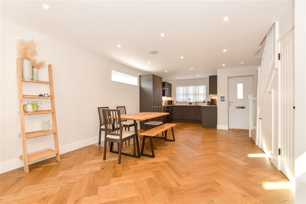 Property photo 3 of 11 Lounge/Kitchen