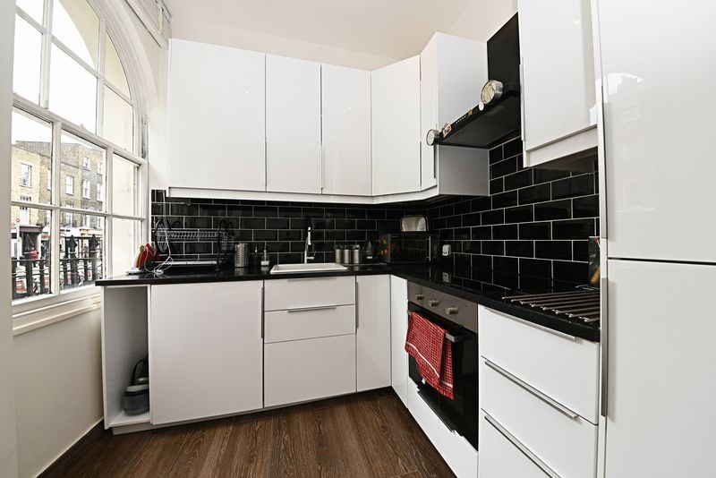 Property photo 2 of 7 Kitchen