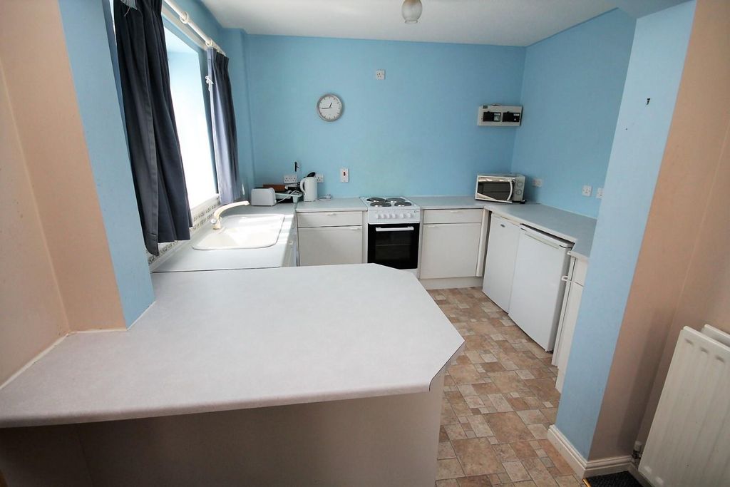 Property photo 3 of 7 Kitchen