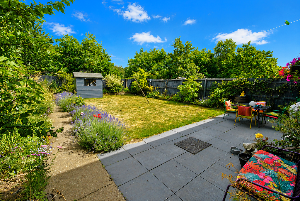 Property photo 2 of 27 Garden 1