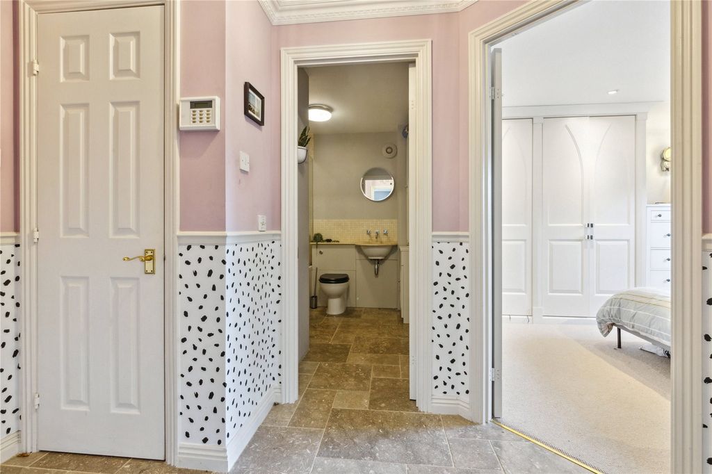 Property photo 3 of 8 Hallway