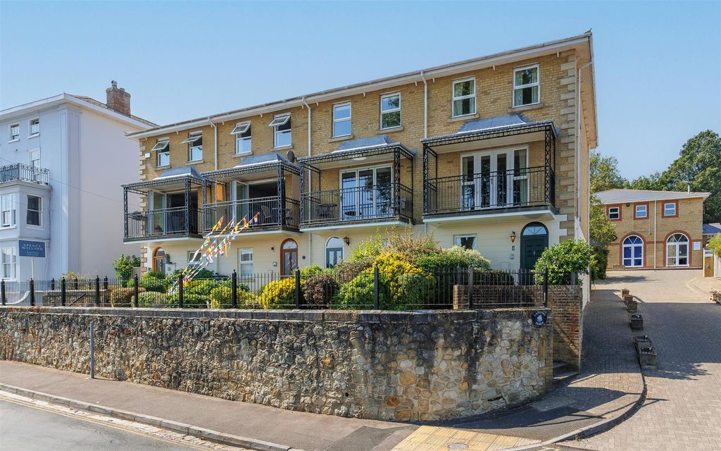 Property photo 2 of 24 3 Langtry Place