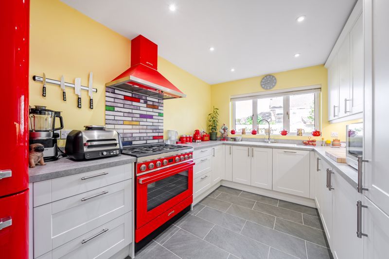 Property photo 2 of 22 Modern Kitchen