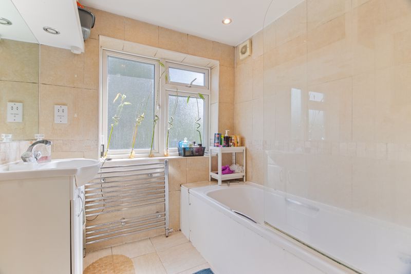 Property photo 3 of 15 Ivy Gate