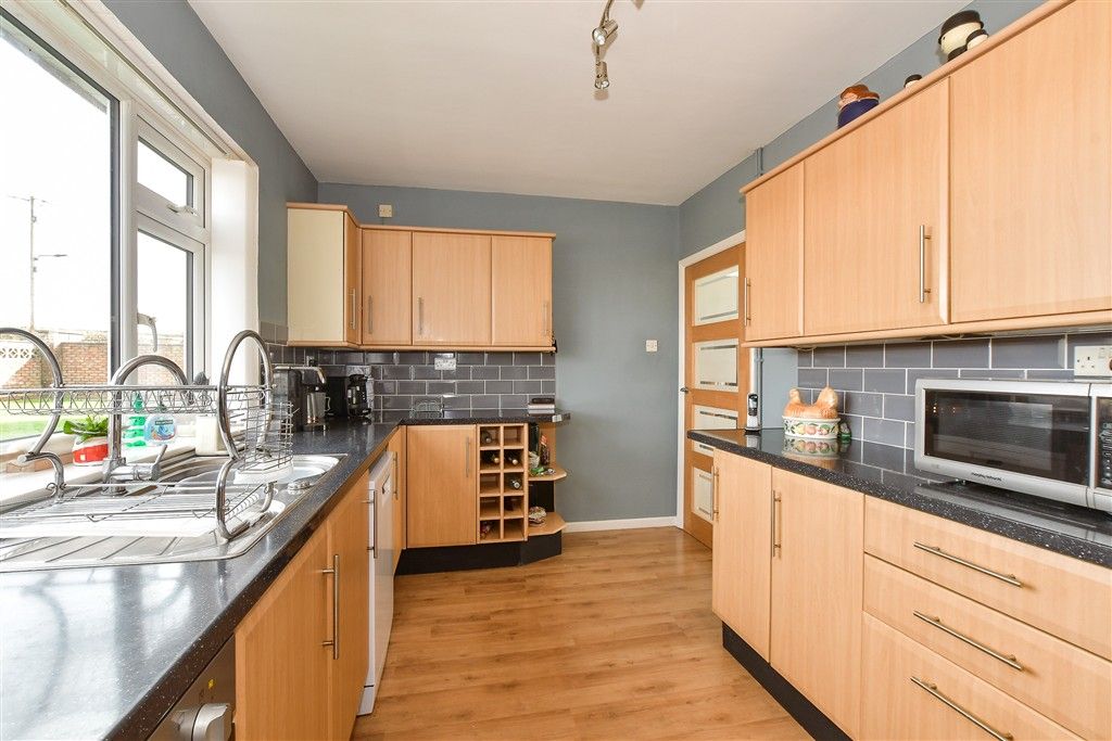 Property photo 3 of 12 Kitchen