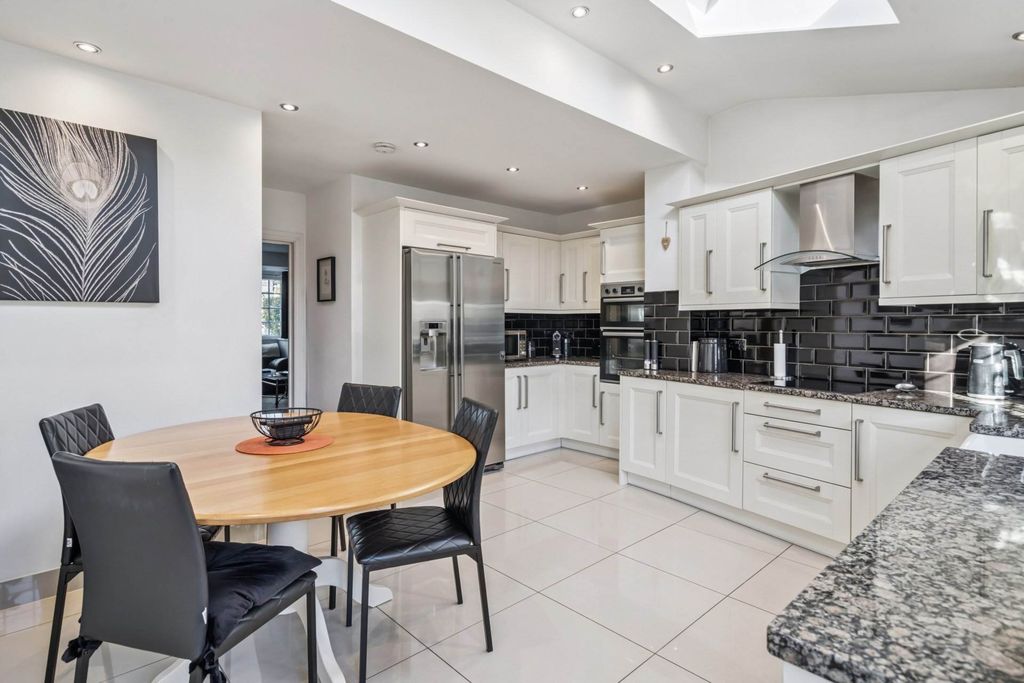 Property photo 3 of 13