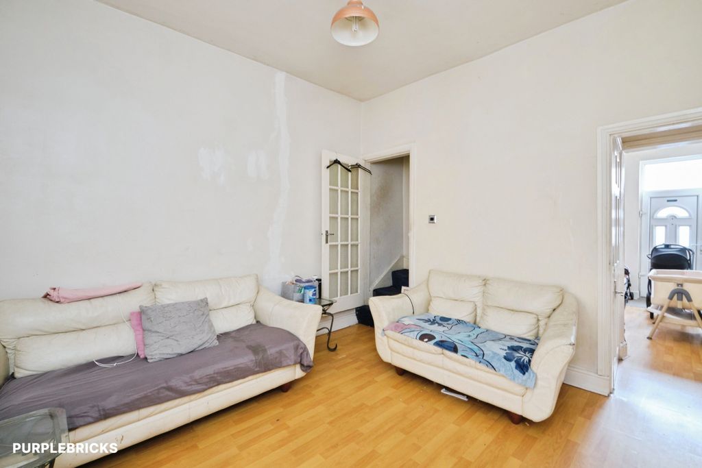 Property photo 3 of 31
