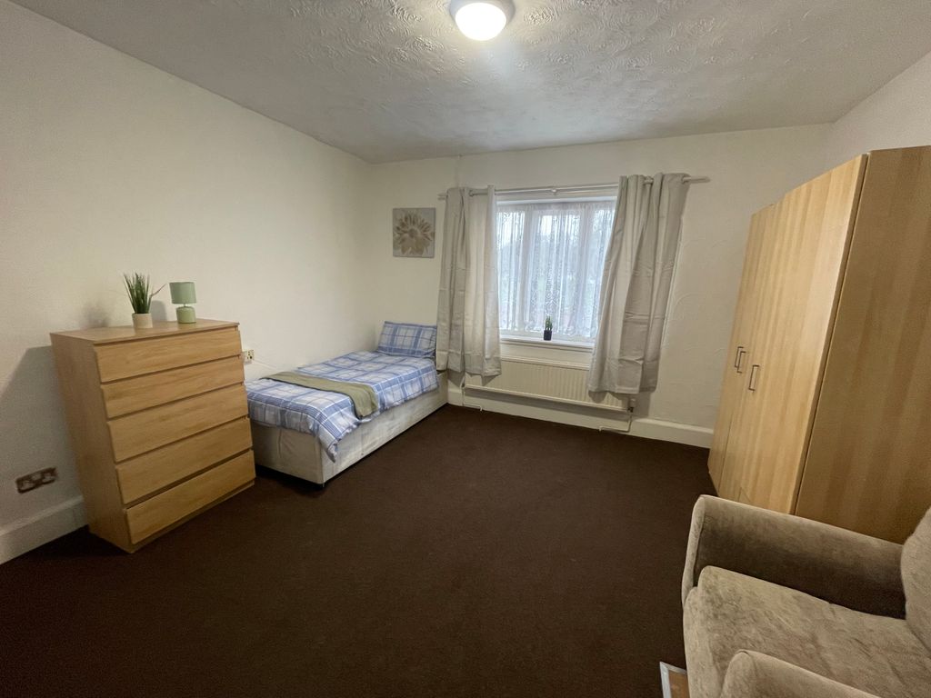 Property photo 1 of 2