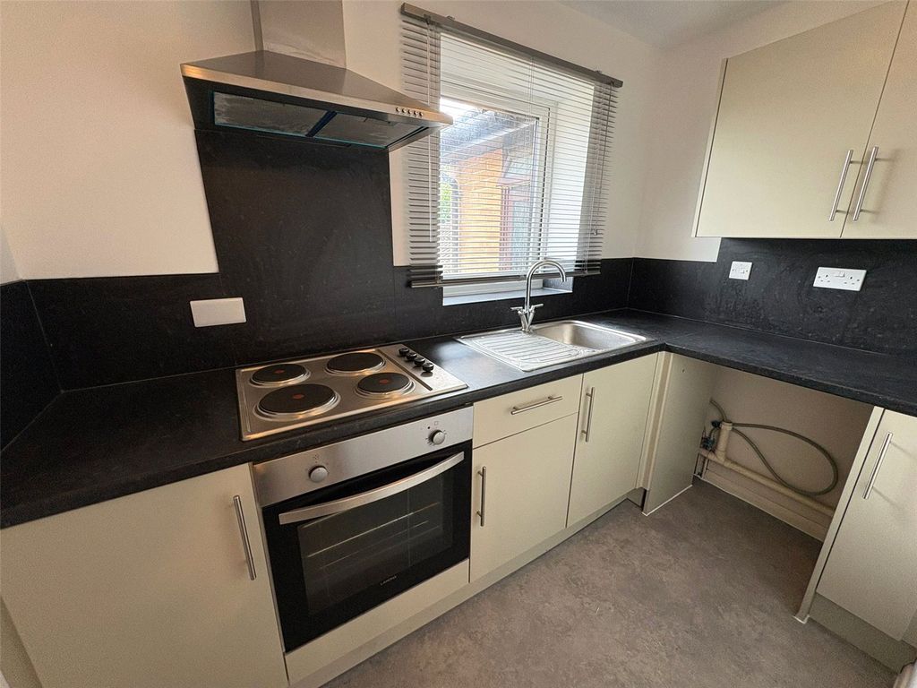 Property photo 2 of 11 Picture No. 12