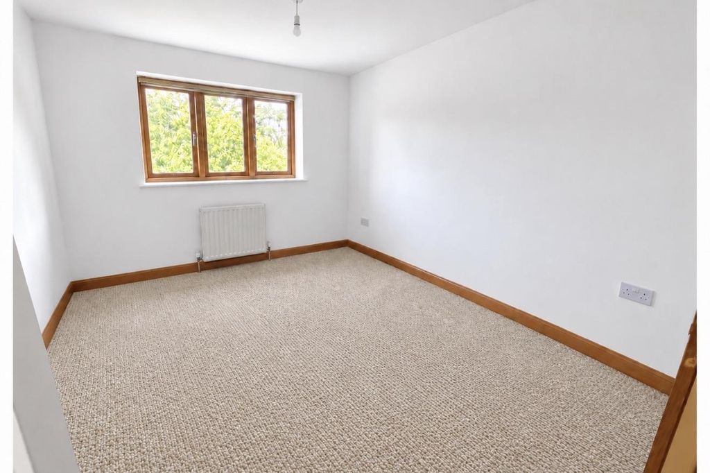Property photo 3 of 12 Bedroom One (1).Jpg