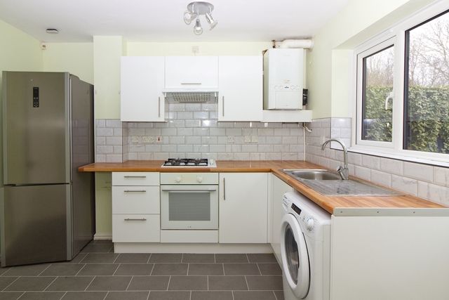 Property photo 2 of 8 Kitchen