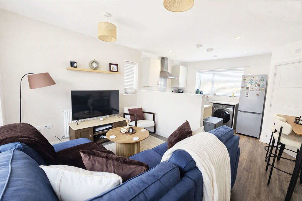 Property photo 3 of 17 Lounge/Dining Room