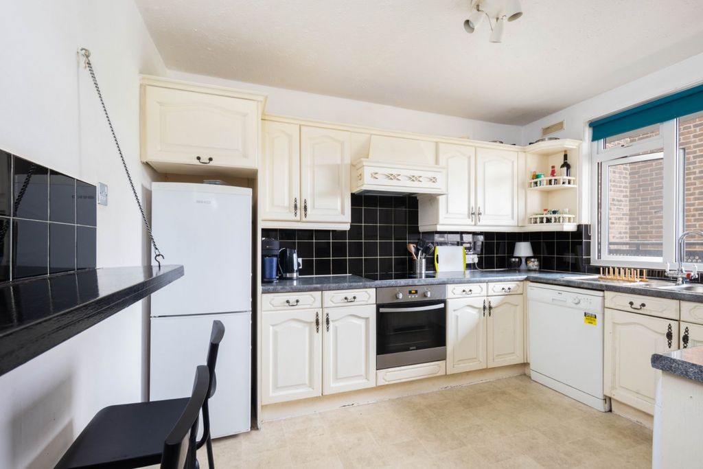 Property photo 3 of 14 Picture No. 34