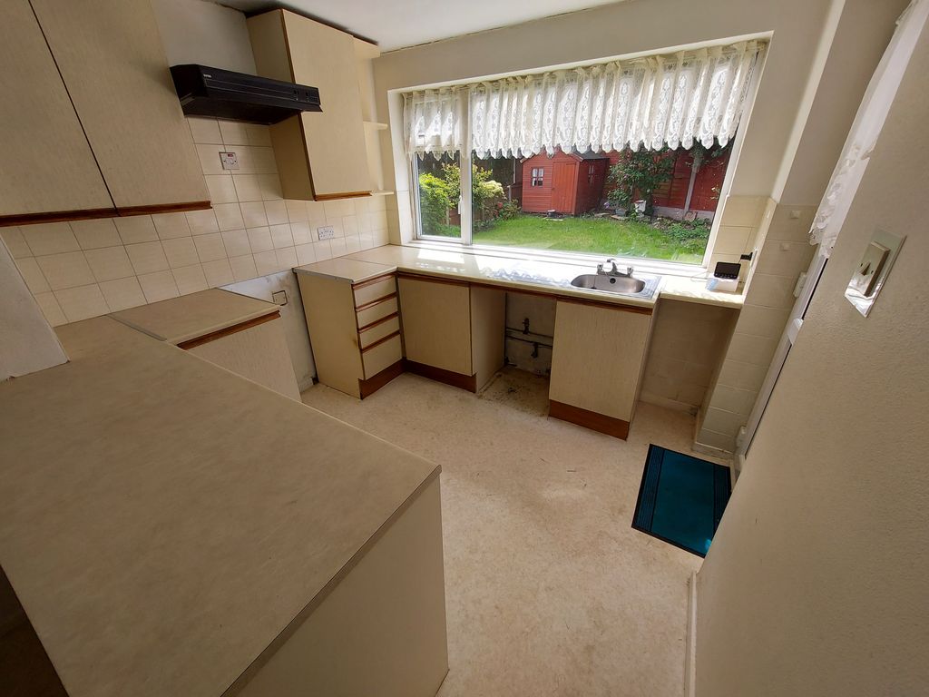Property photo 3 of 9 Kitchen