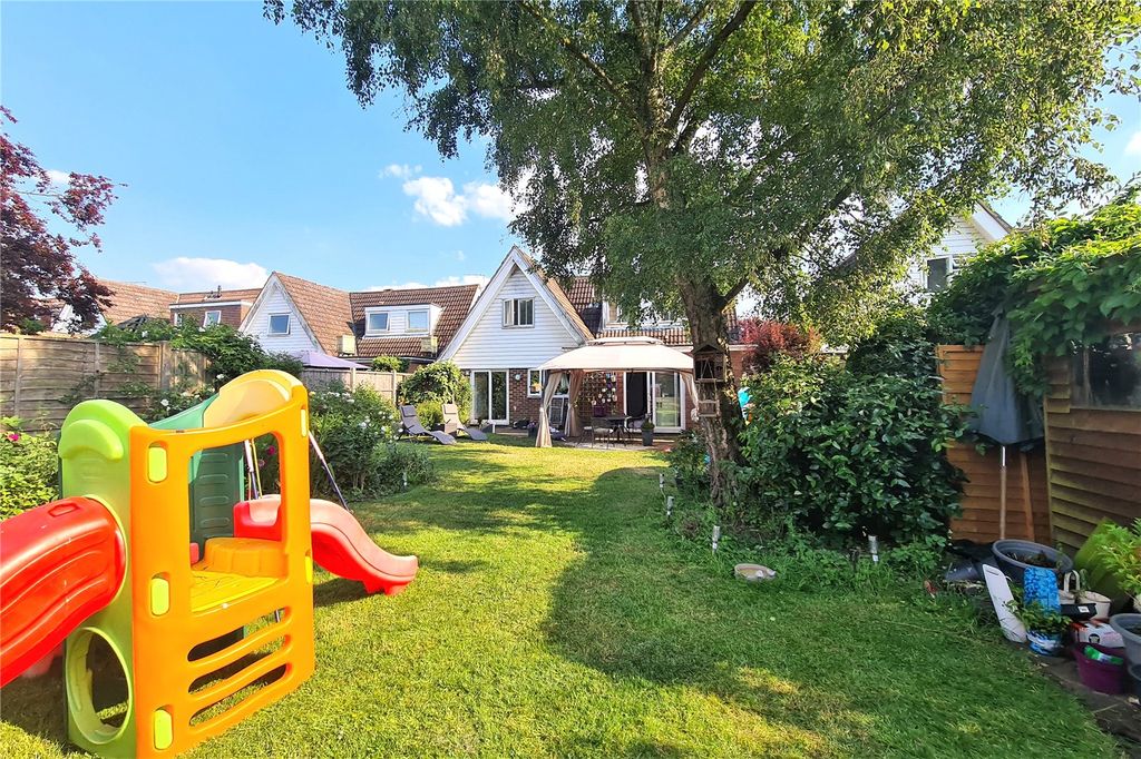 Property photo 2 of 19 Picture No. 32