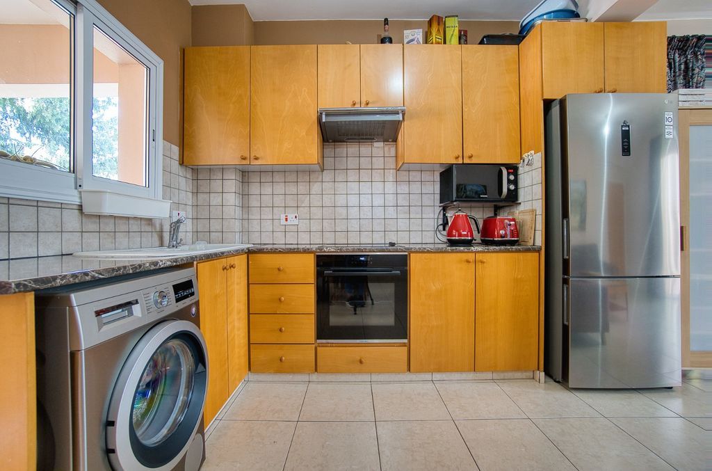 Property photo 2 of 17 Kitchen
