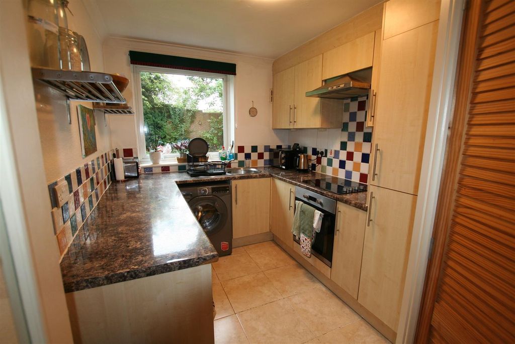 Property photo 3 of 6 Elmfieldgardens,42Kitchen.Jpg
