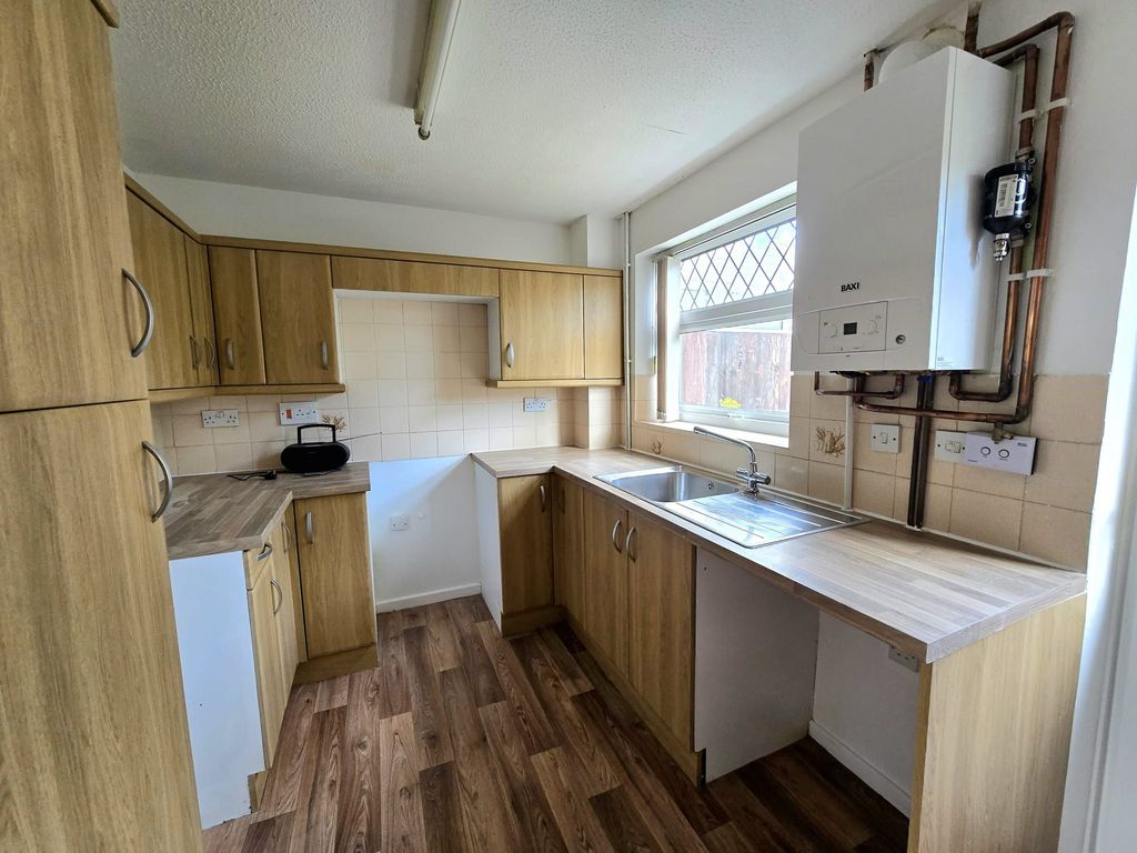 Property photo 2 of 11 Kitchen