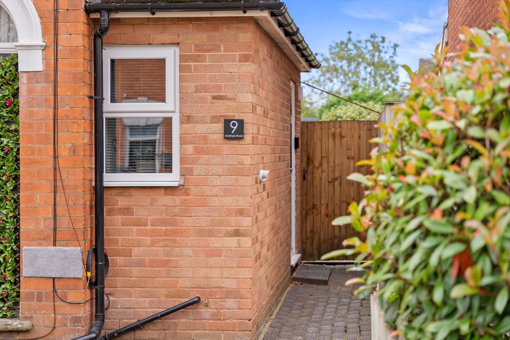 Property photo 2 of 27