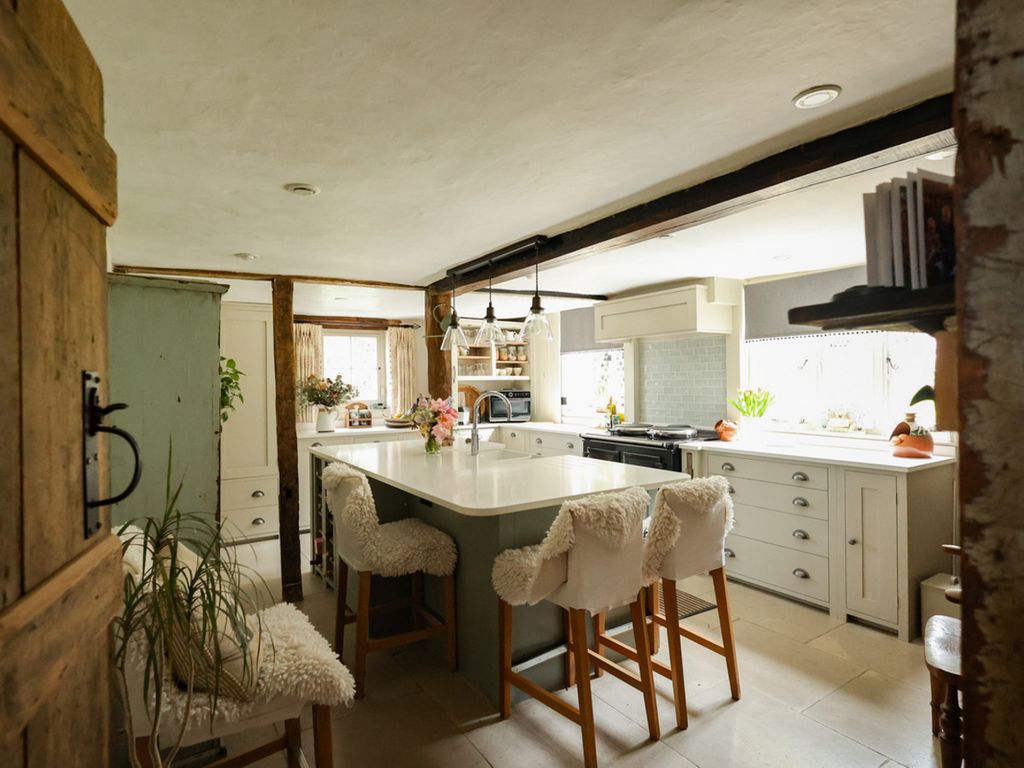 Property photo 2 of 22