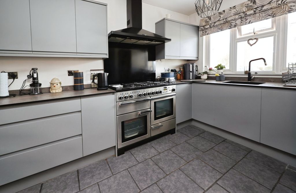 Property photo 3 of 22 4253822