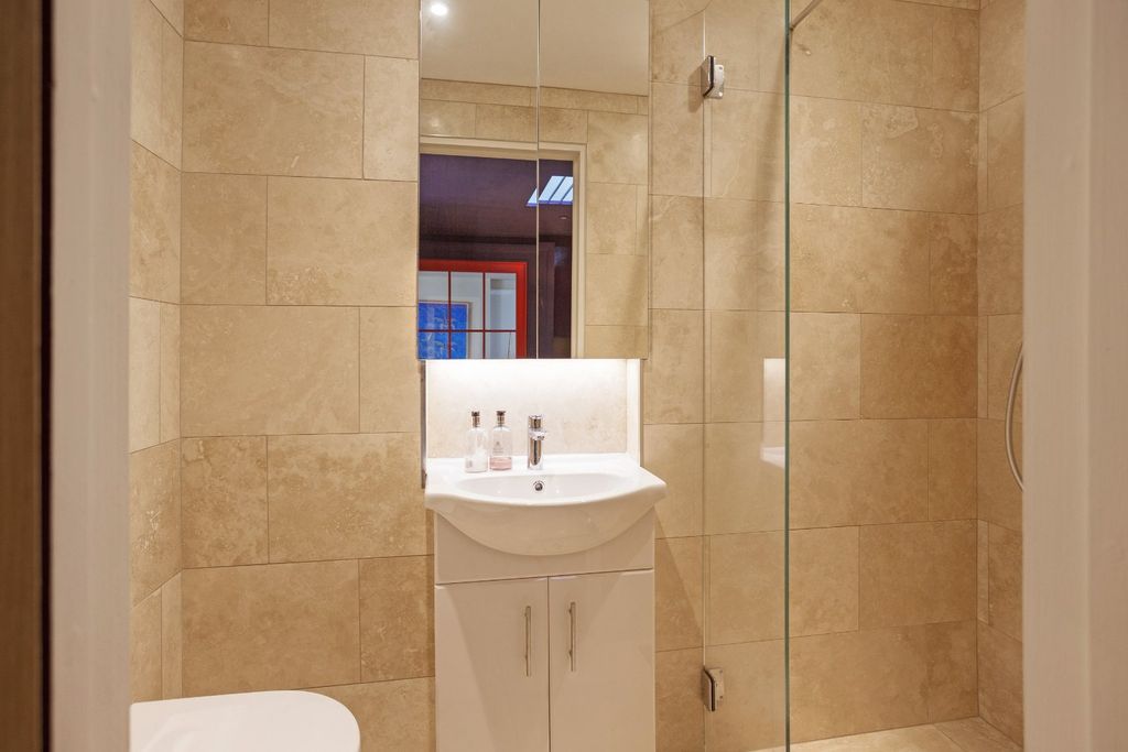 Additional image 10 of 1 bed mews for saleEast Street, Petworth, West Sussex GU28