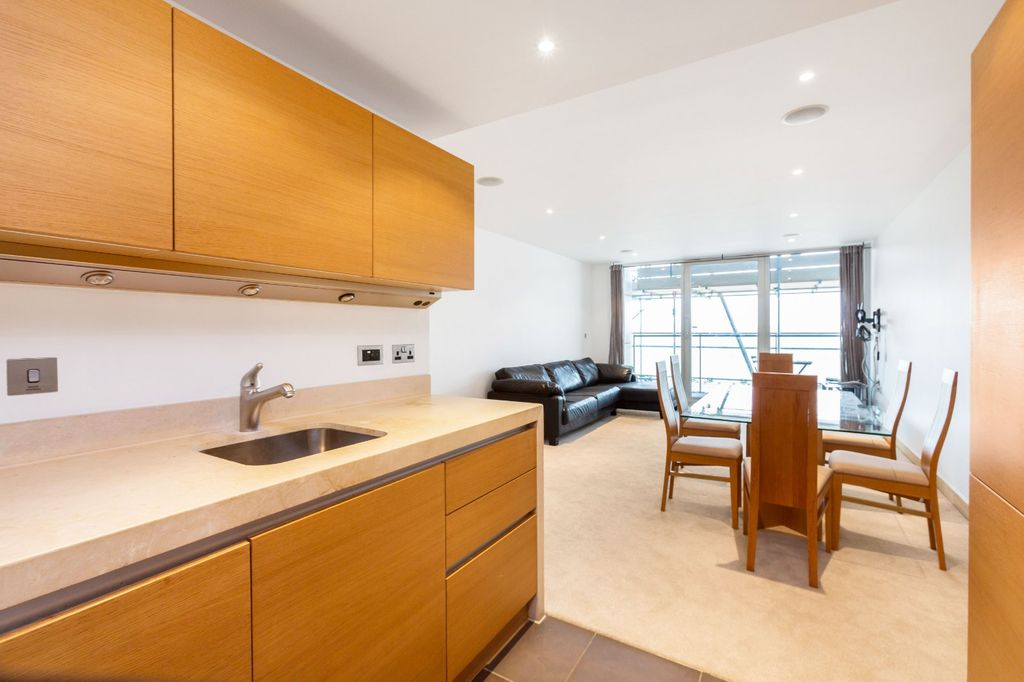 Property photo 3 of 16 Picture No. 21