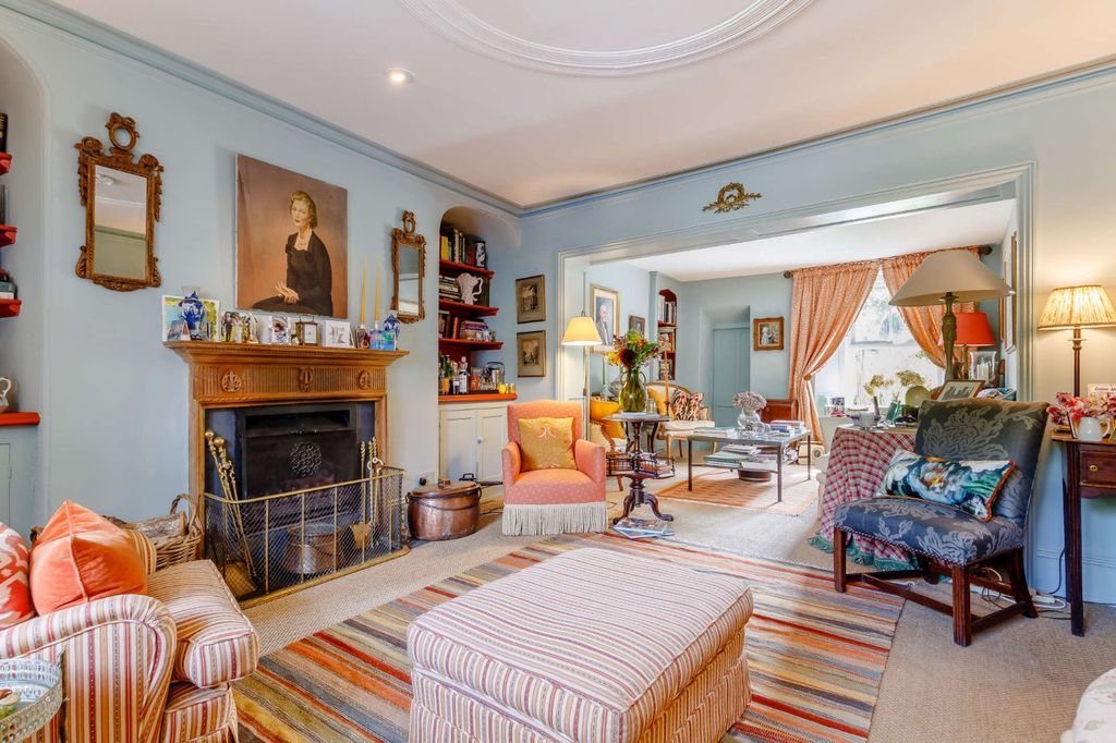 Property photo 1 of 11 Sitting Room