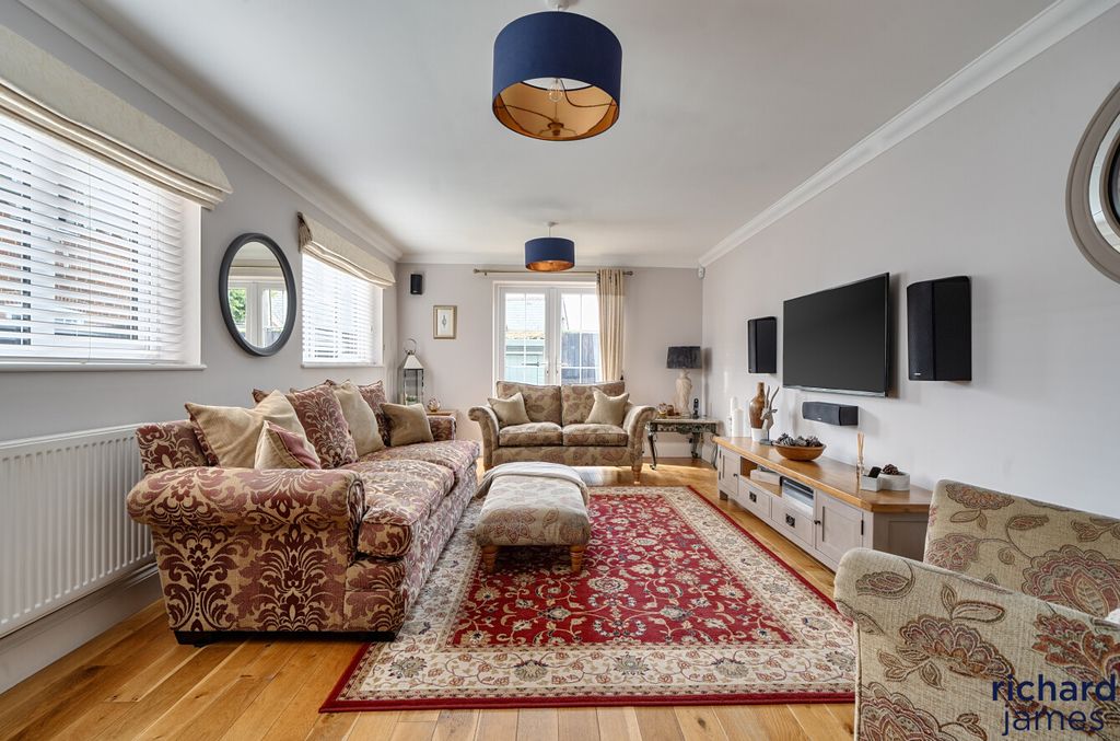 Property photo 2 of 14 0Cf2d1A7Ac2E433F986Ae7d5Bde9d895