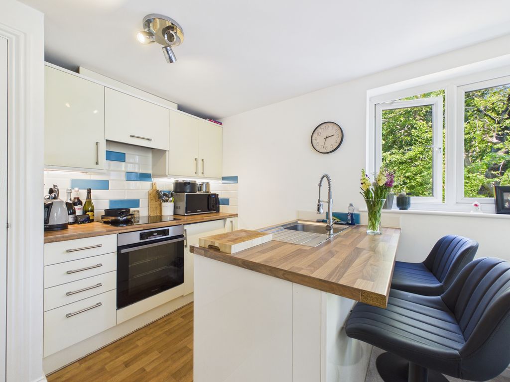 Property photo 2 of 7 Kitchen