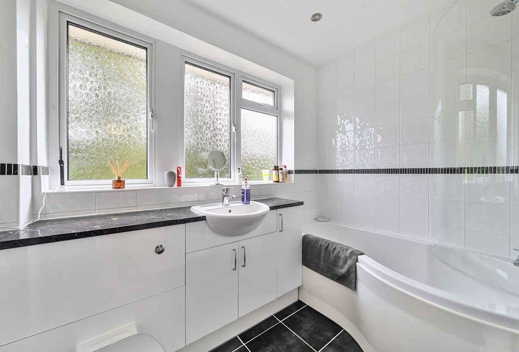 Property photo 3 of 12 1302325-12-68400F...