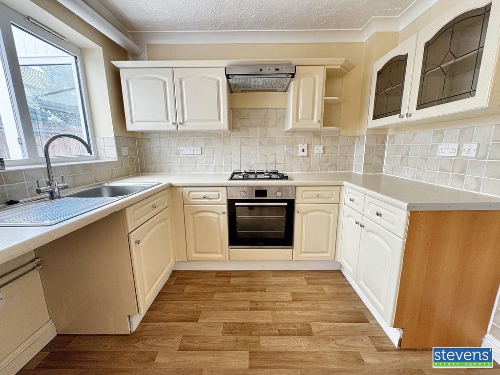 Property photo 2 of 10 Image00004