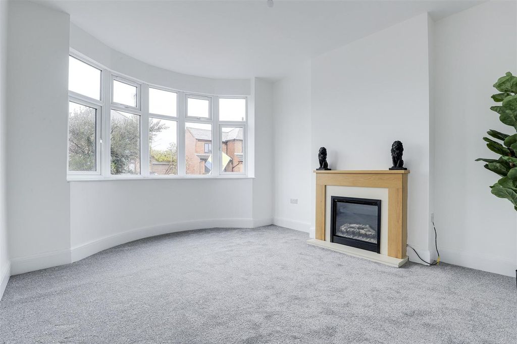 Property photo 2 of 26